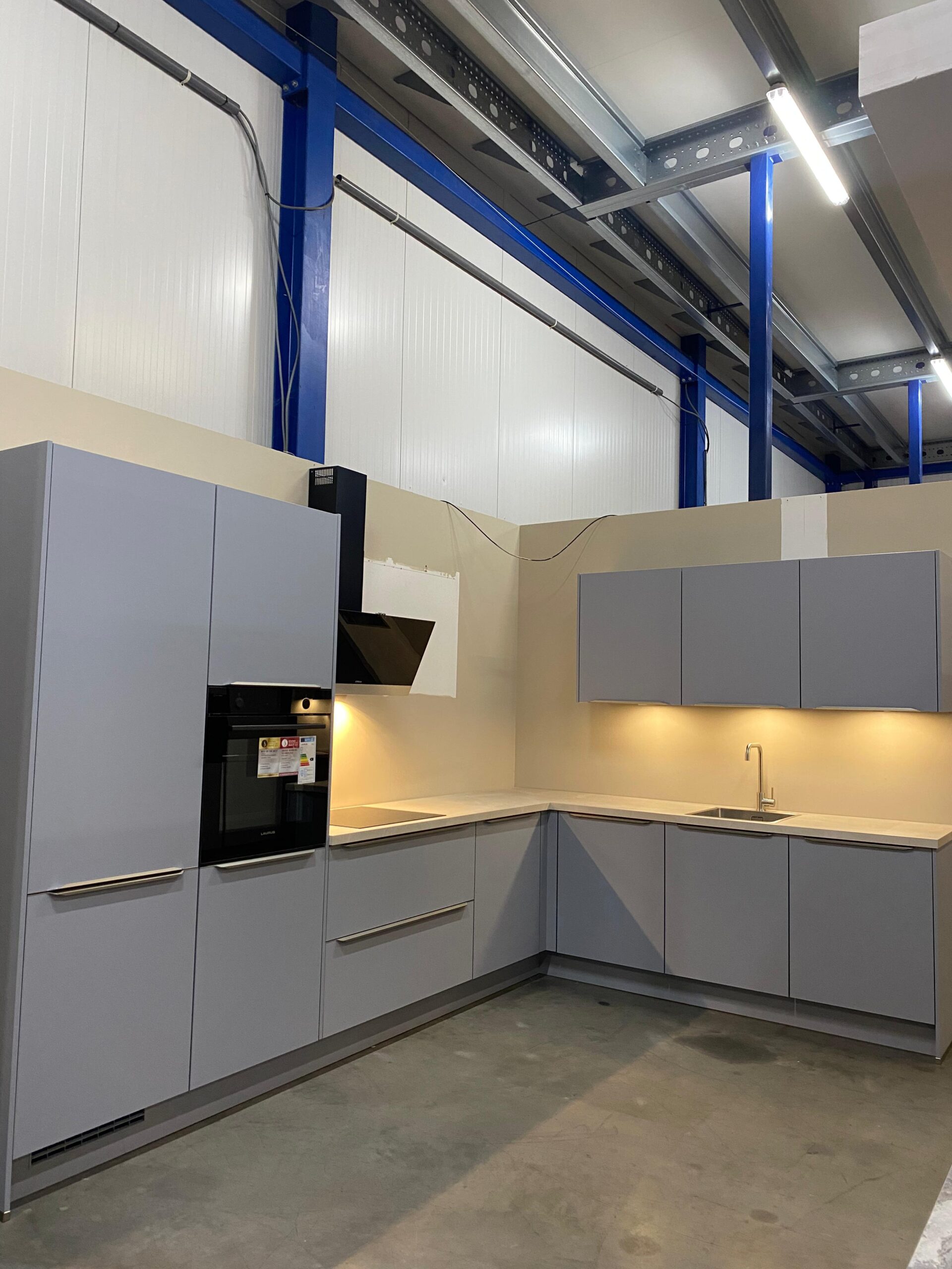 KOMPLETT NEU NOBILIA Küche (Sky Premium matt) mit Alle Geräten