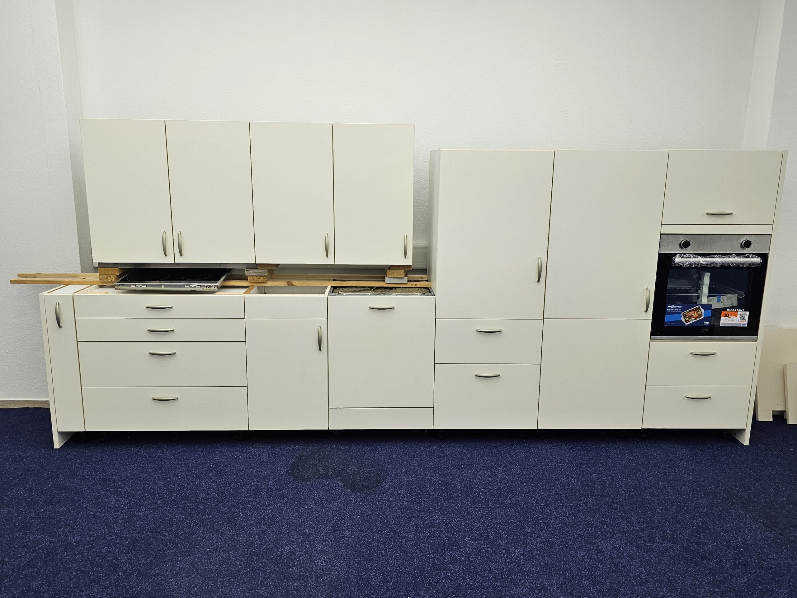 KÜCHE mit e-Geräte(Backofen NEU)*softclose*Lieferung GRATIS