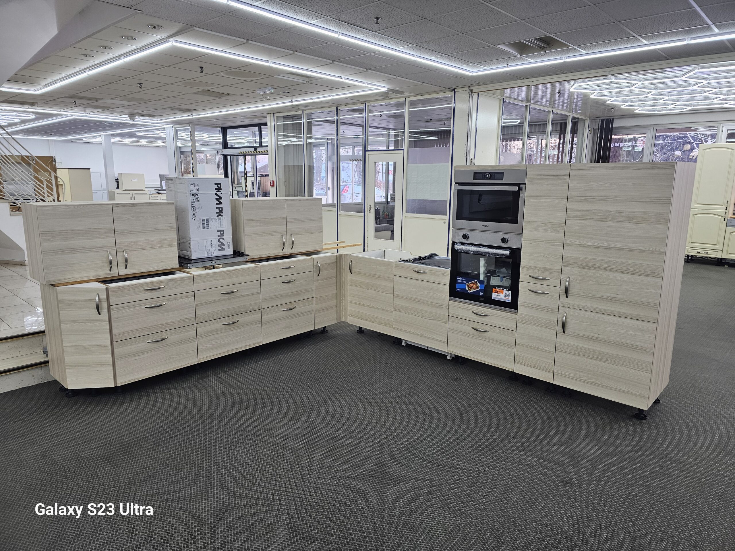 TOP Große KÜCHE mit e-Geräte (Neu Backofen & Absughaube )softclose Lieferung GRATIS