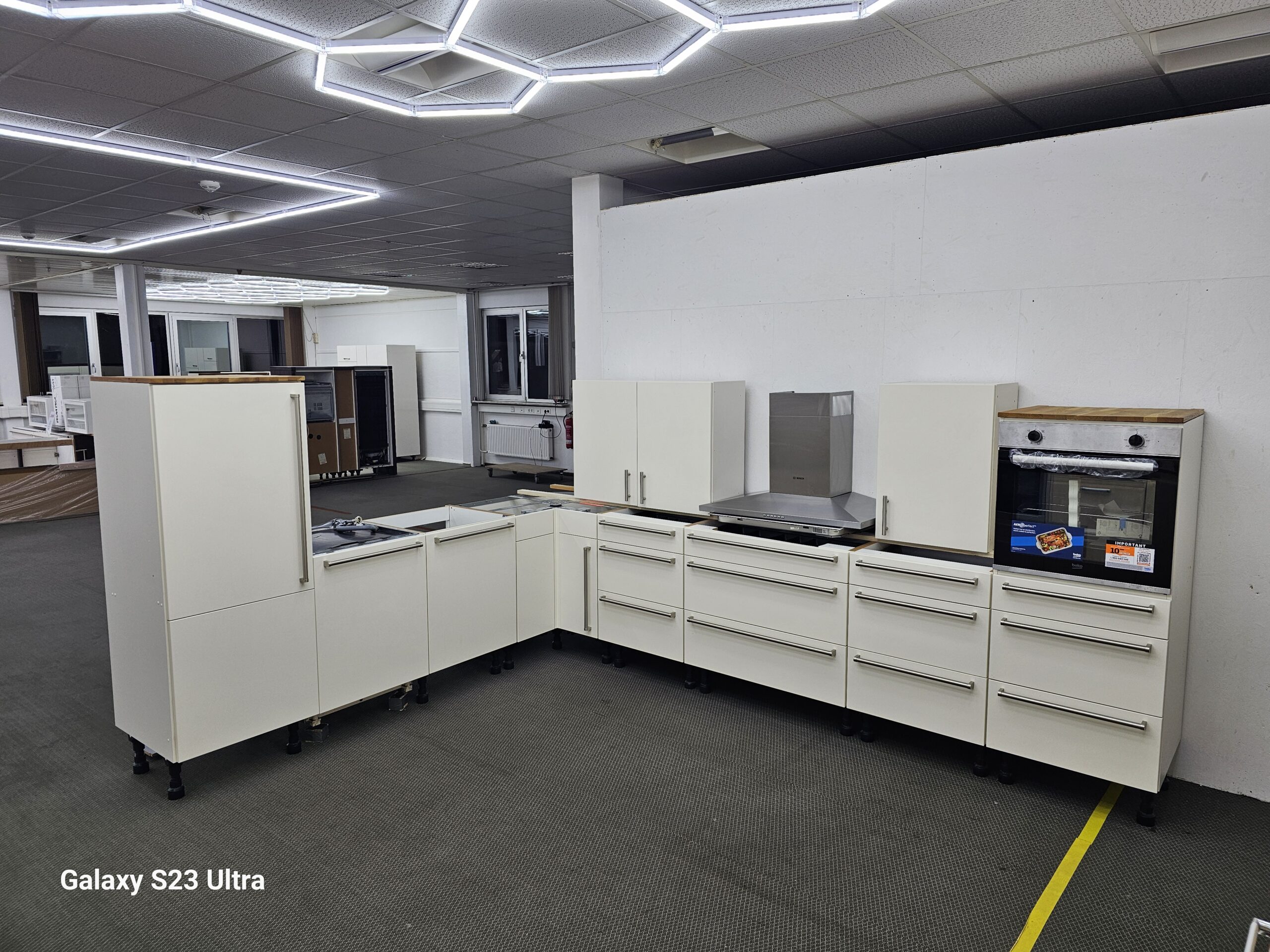 WIE NEU Küche mit E-Geräten Alle Softclose (Backofen NEU) Lieferung GRATIS