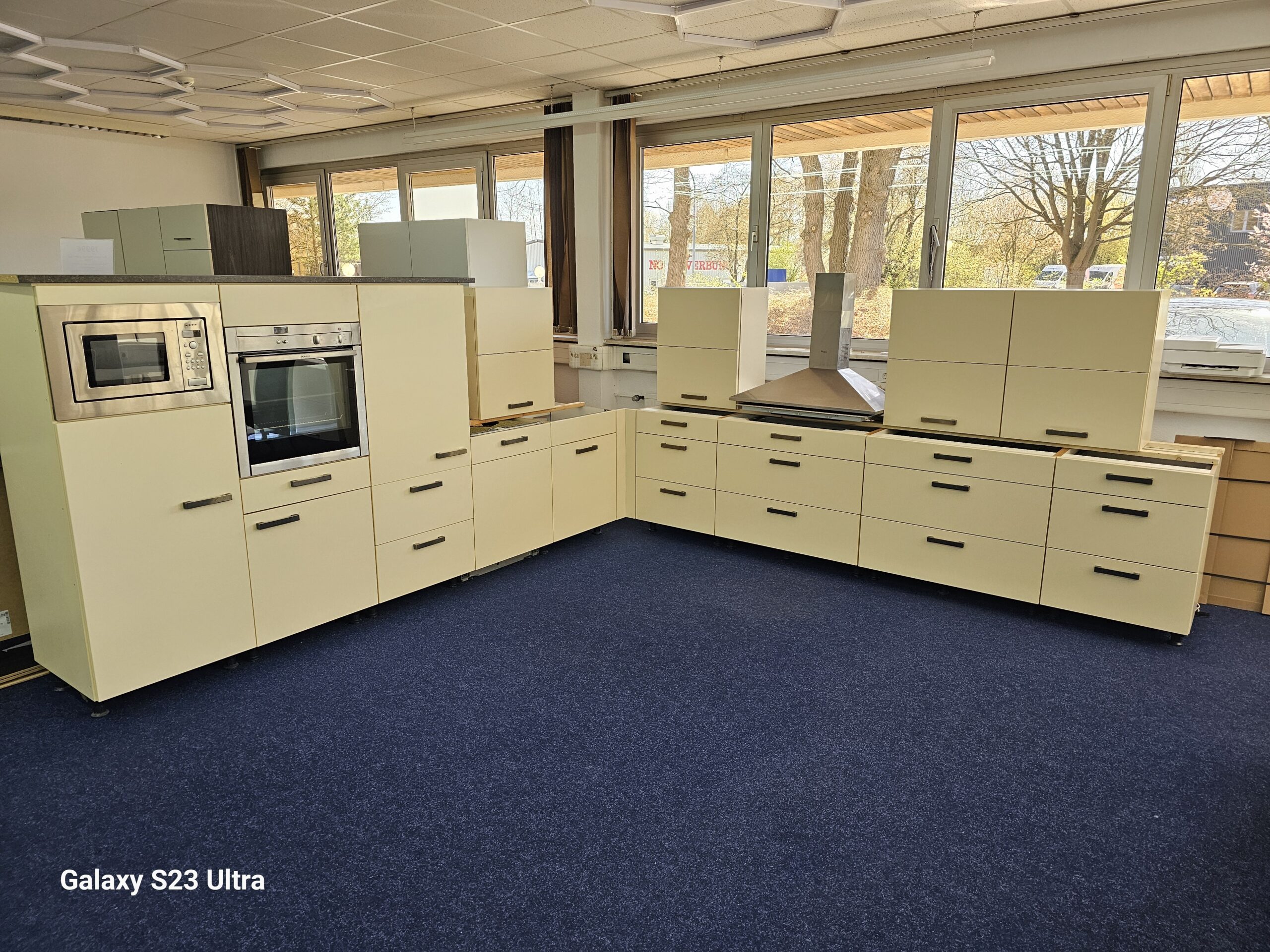 WIE NEU NOBILIA (Pia SAHARA) KÜCHE mit Alle NEFF e-Geräte Lieferung Gratis