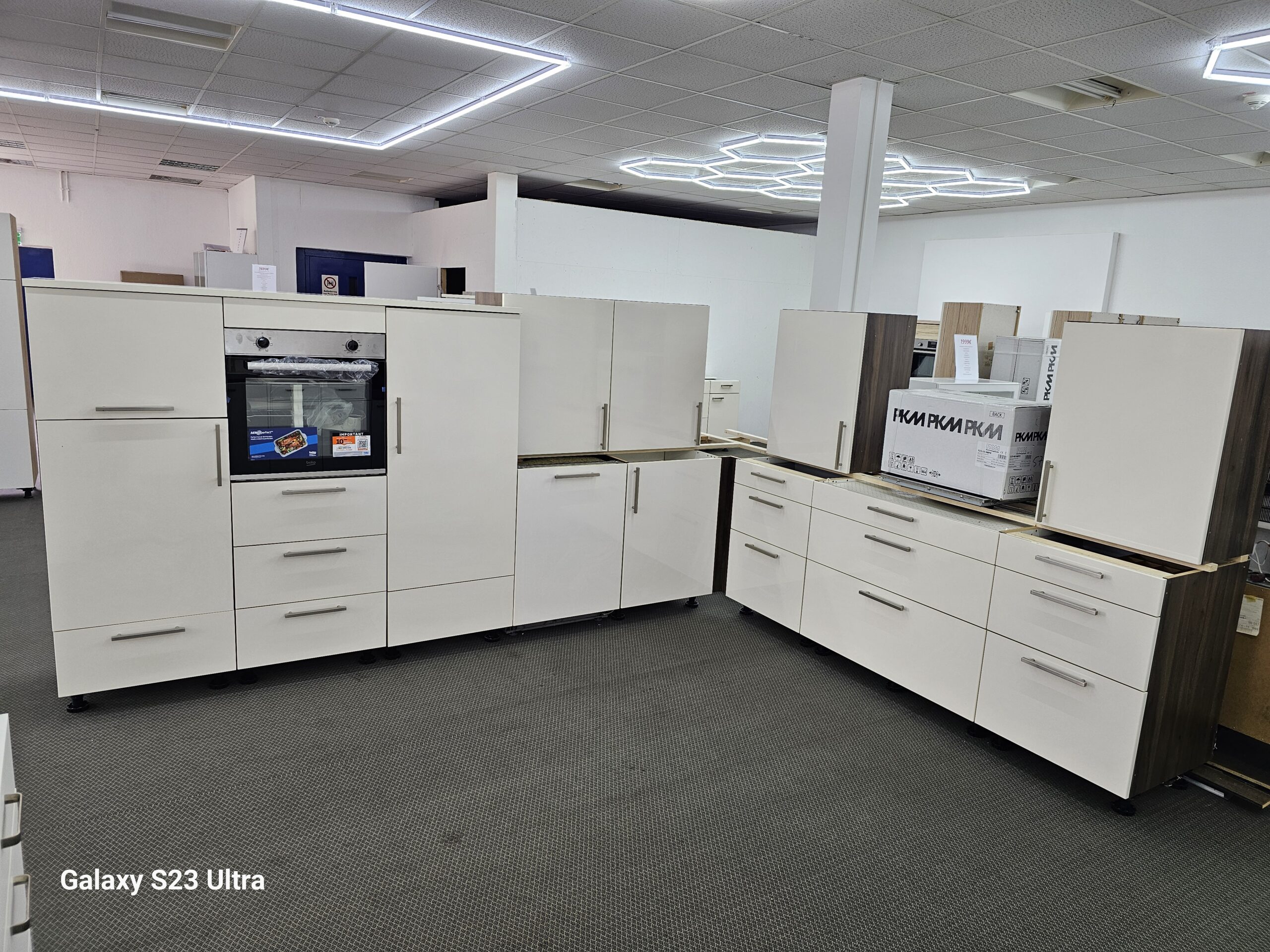 Küche Hochglanz mit alle E.Geräte (Backofen-Absughaube NEU)*softclose*L.GRATIS