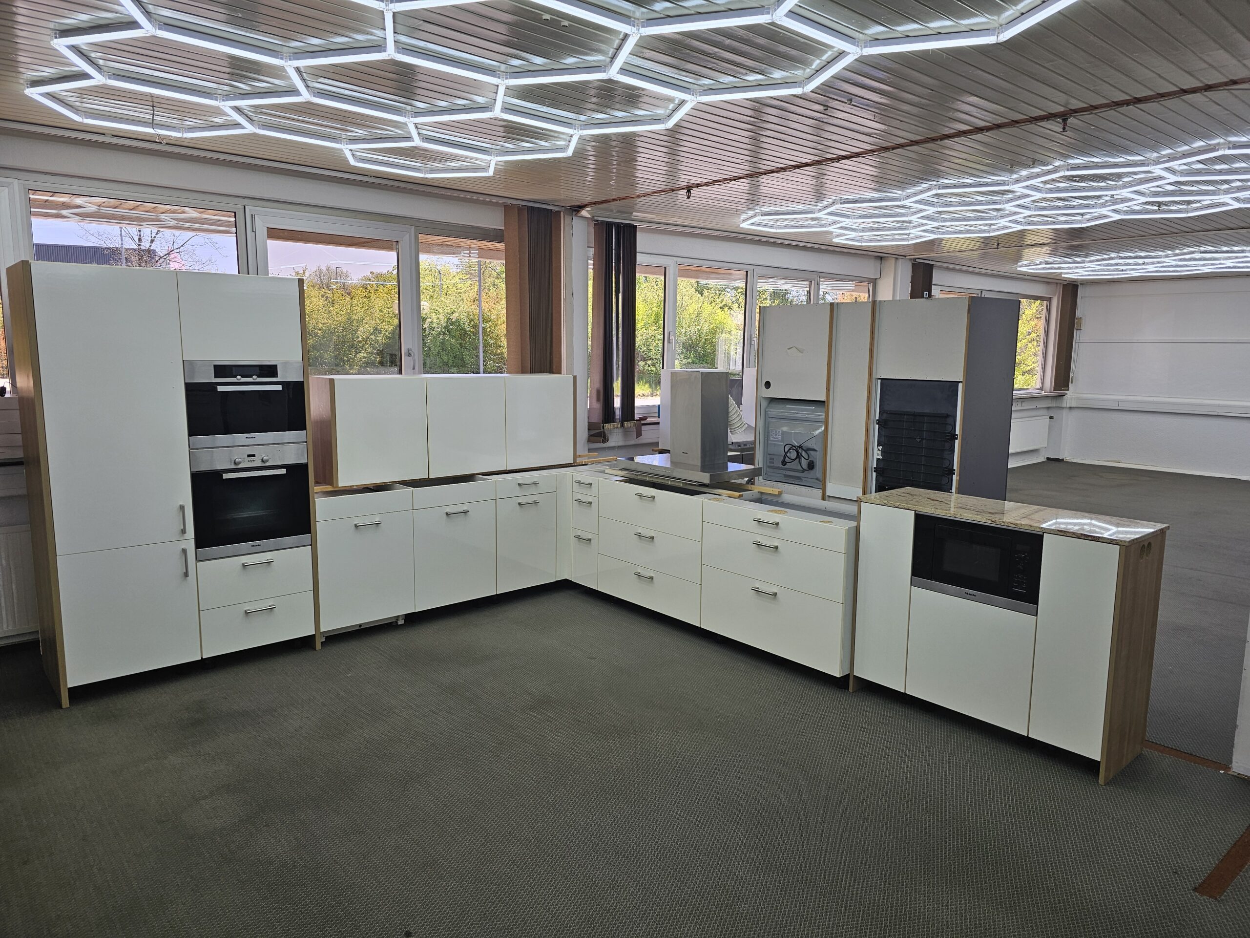 TOP LEICHT HOCHGLANZ KÜCHE mit MIELE Geräte(NP ca 25000€)L.GRATIS