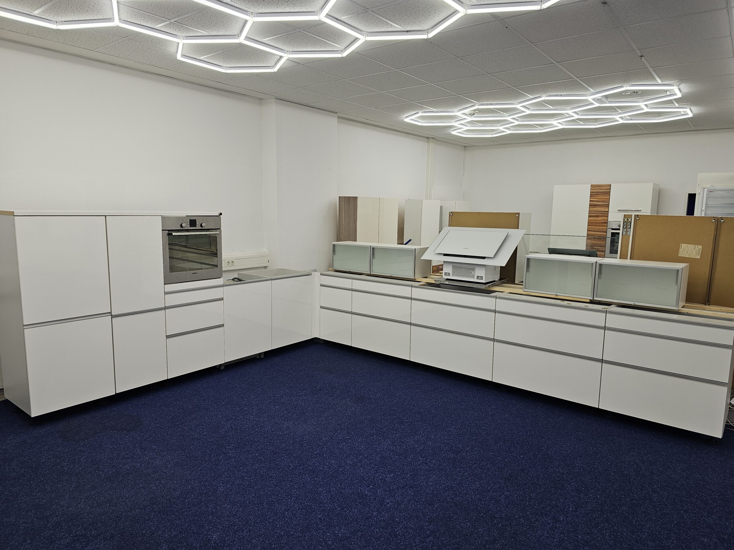 TOP Grifflos LEICHT HOCHGLANZ KÜCHE mit alle Geräte(NP ca 15000€)L.GRATIS