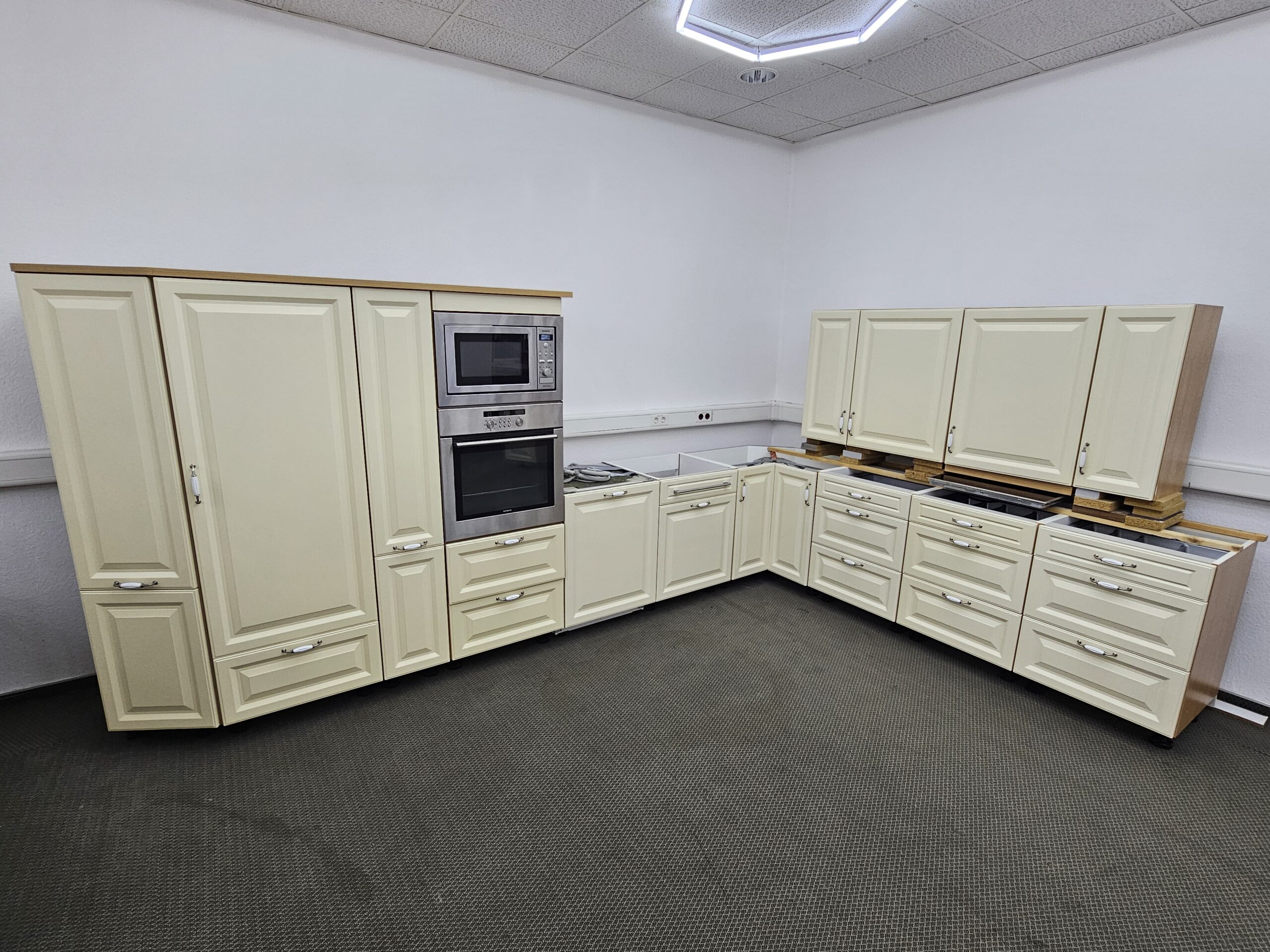 VANILLE MODERNE LANDHAUS Küche mit E-Geräten (Siemens-Neff) Np.Ca. 15000€ (Softclose)L.GRATIS