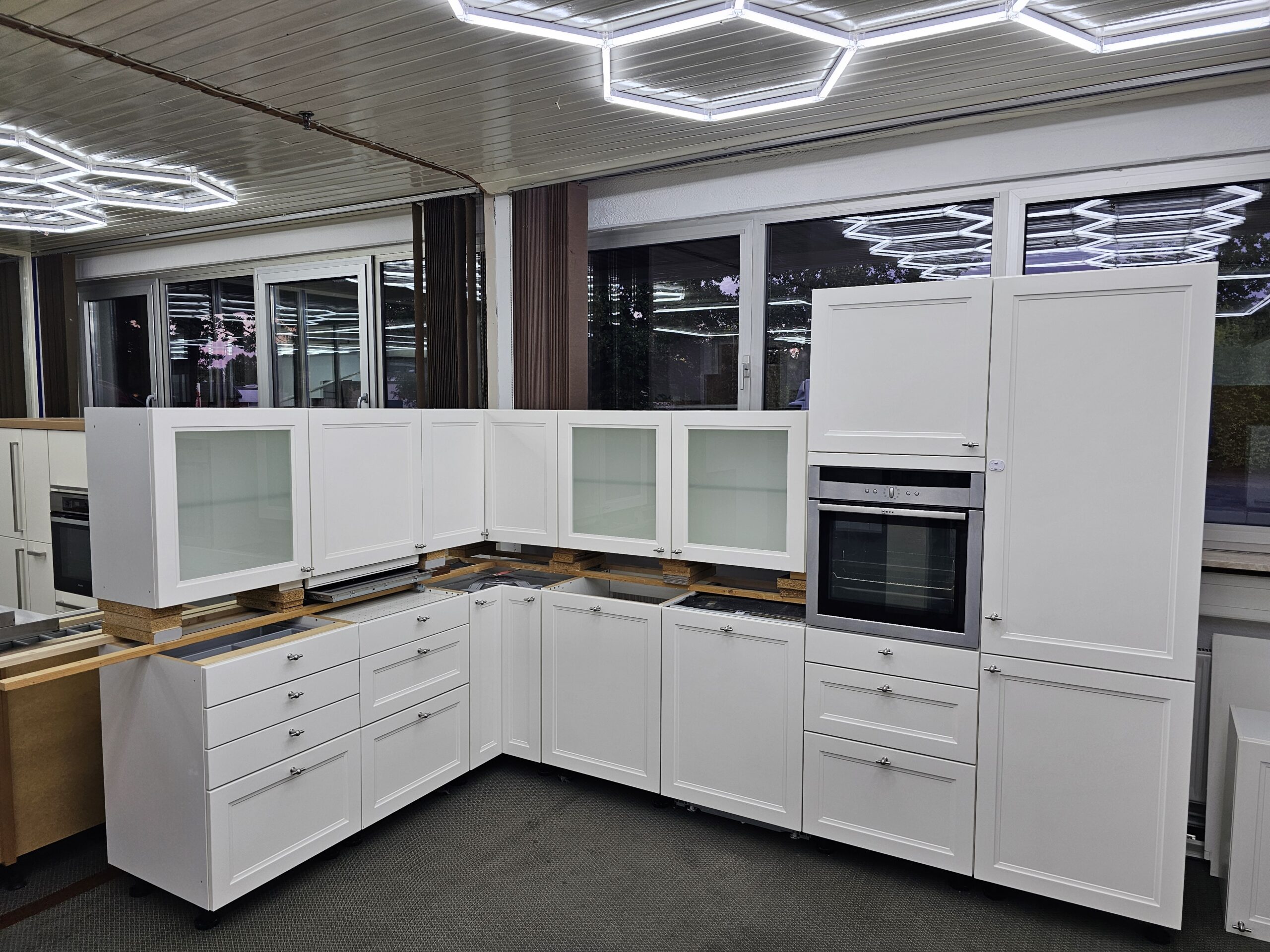 WIE NEU Schüller LANDHAUS Küche mit E-Geräten (NEFF) Np.Ca.13000€ (Softclose)L.GRATIS